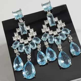 Brincos de estilo chandelier multi-nível com gemas azuis e pedras transparentes