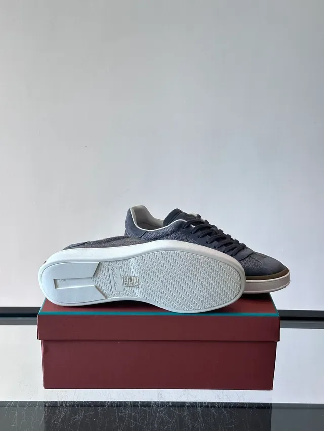 حذاء رياضي لايف ستايل low-top من سويدي ومنسوج بلون رمادي فحم 2