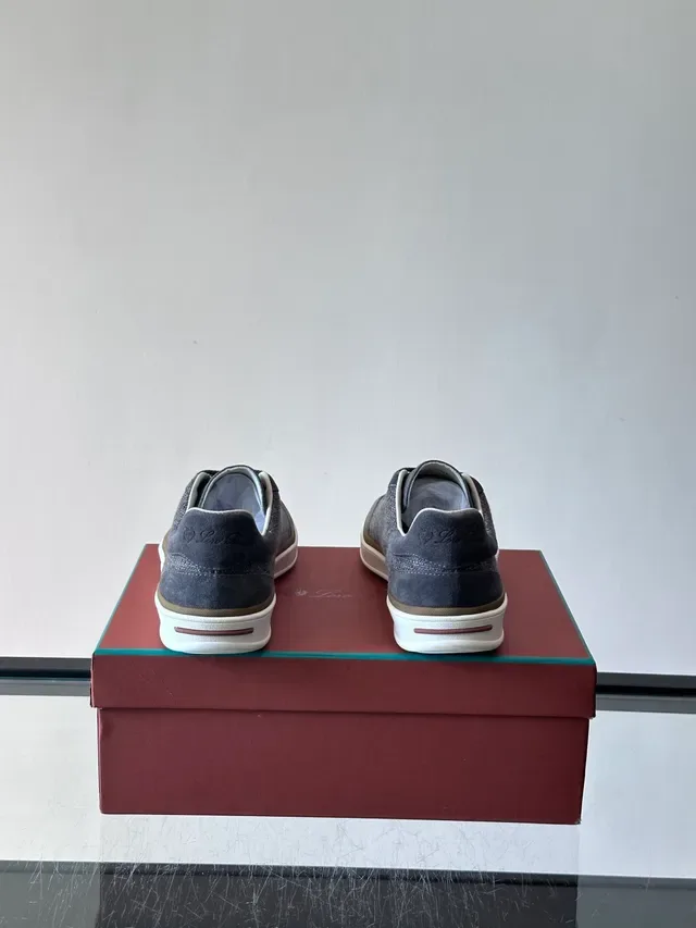 حذاء رياضي لايف ستايل low-top من سويدي ومنسوج بلون رمادي فحم 3
