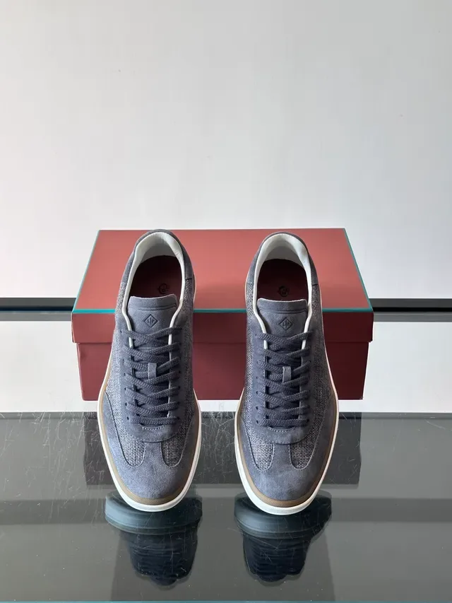 حذاء رياضي لايف ستايل low-top من سويدي ومنسوج بلون رمادي فحم 4