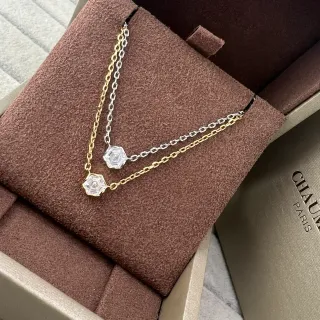 CHAUMET Colliers avec pendentif de cristal hexagonal bicolore