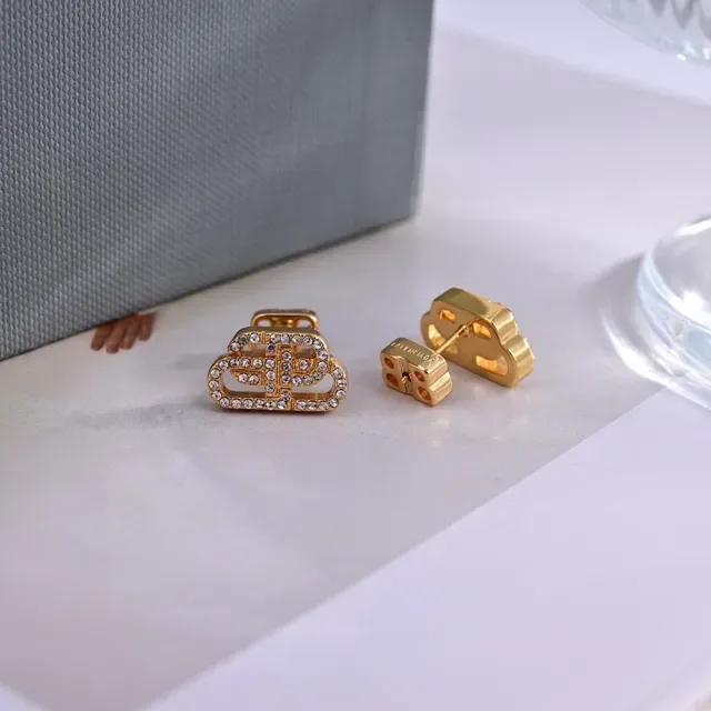 Crystal-Pavé Interlocking Motif Clip-On Earrings 3