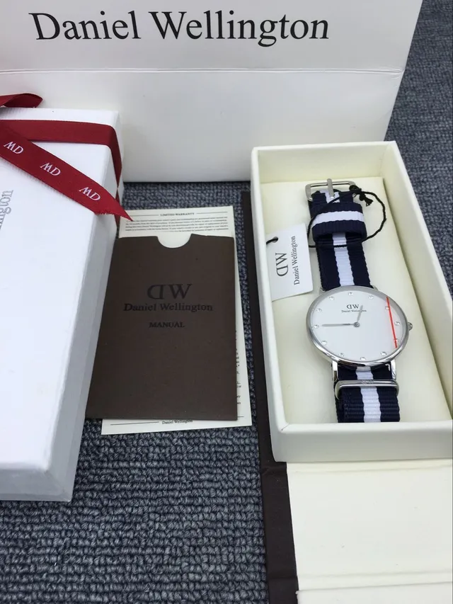 Daniel Wellington ساعة كوارتز كلاسيك بيتيت ريد لاين 2