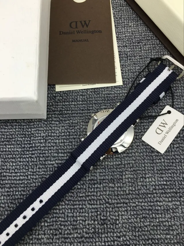 Daniel Wellington ساعة كوارتز كلاسيك بيتيت ريد لاين 3