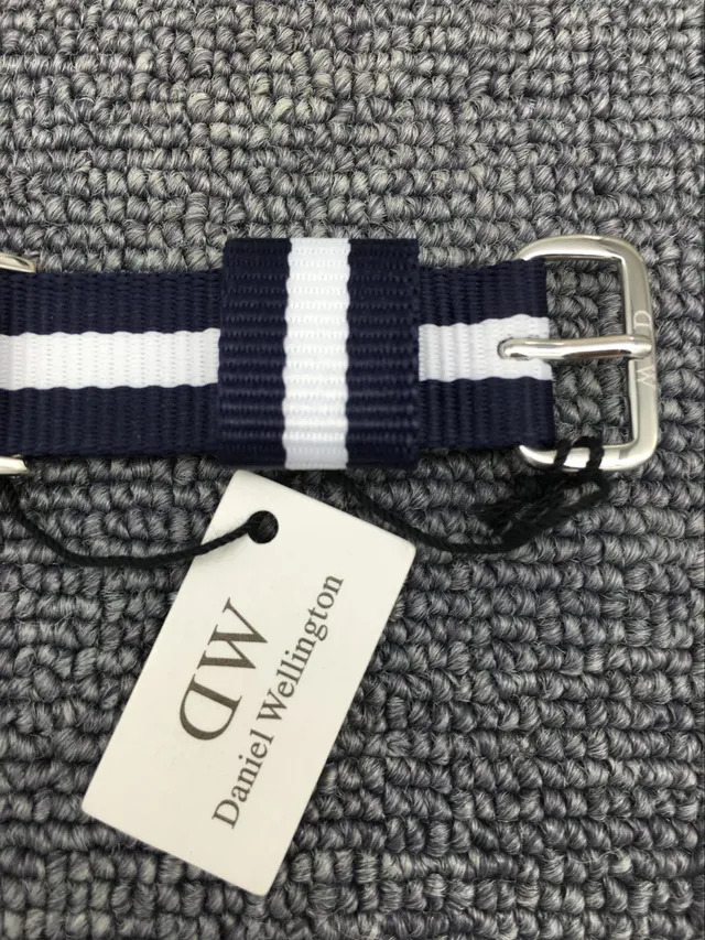 Daniel Wellington ساعة كوارتز كلاسيك بيتيت ريد لاين 4
