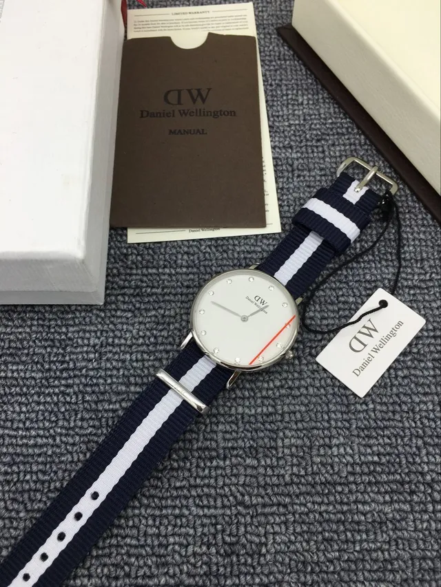 Daniel Wellington ساعة كوارتز كلاسيك بيتيت ريد لاين 5