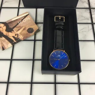 Daniel Wellington Icon Classic Petite नीली सनबर्स्ट क्वार्ट्ज घड़ी