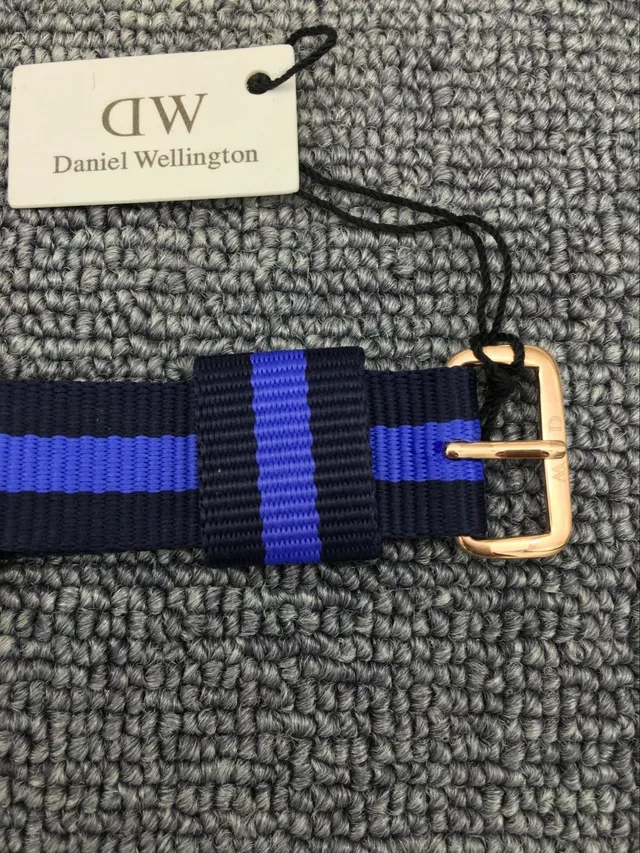Daniel Wellington सफेद नेवी मिनिमलिस्ट डायल गुलाबी सुनहरे टोन केस क्वार्ट्ज घड़ी 3