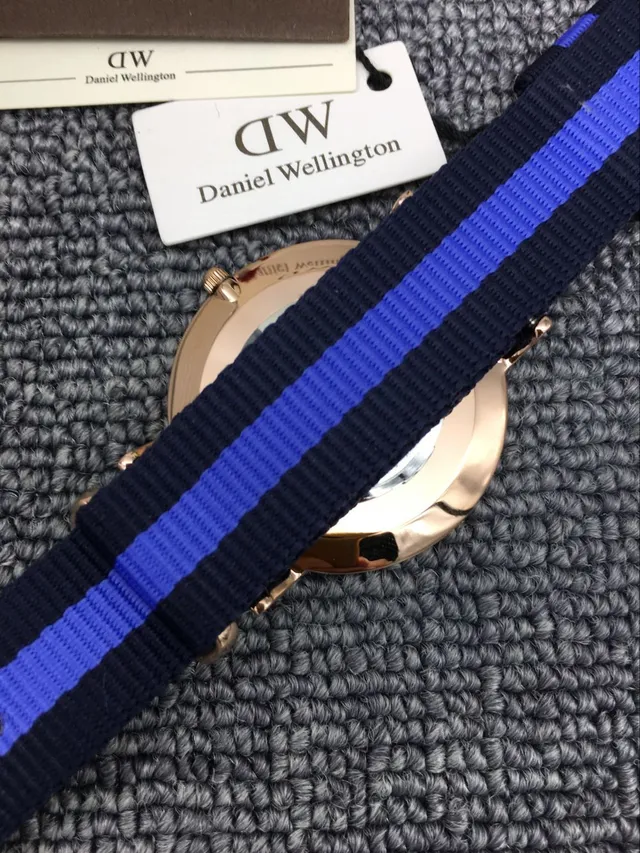 Daniel Wellington सफेद नेवी मिनिमलिस्ट डायल गुलाबी सुनहरे टोन केस क्वार्ट्ज घड़ी 6