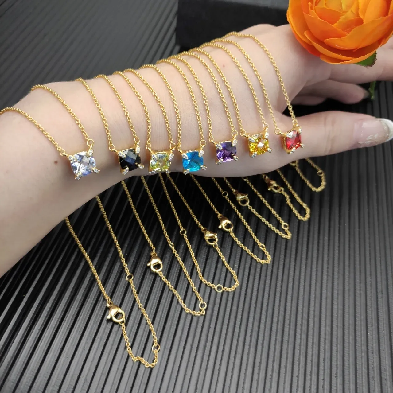 David Yurman Albion قلادة ذهب سلسلة ملونة متعددة الألوان بحجارة وسادة مقصوصة 2