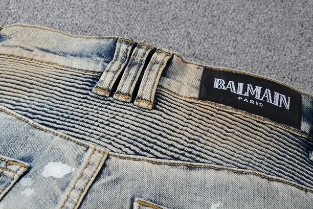 بناطيل جينز Slim-Fit Distressed بتأثير رذاذ الطلاء 8