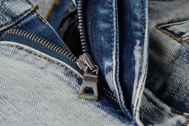 بناطيل جينز Slim-Fit Distressed بتأثير رذاذ الطلاء 13