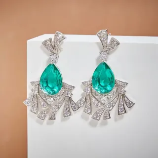 الزمرد والماس بتصميم مروحة أقراط ثريا