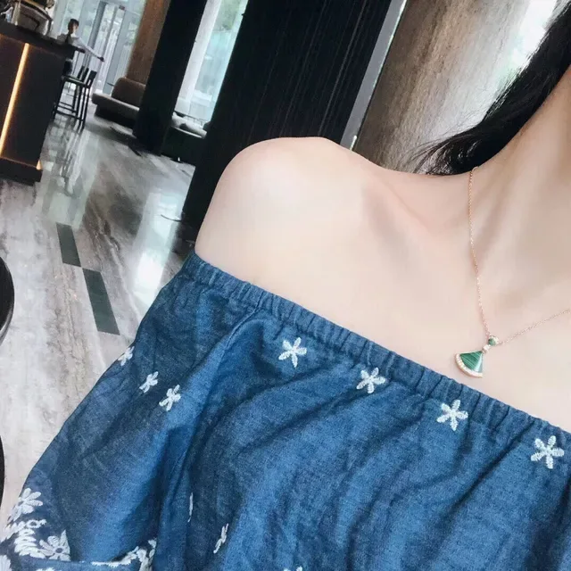 Fan-Shaped Malachite and Diamond Pendant Necklace 6