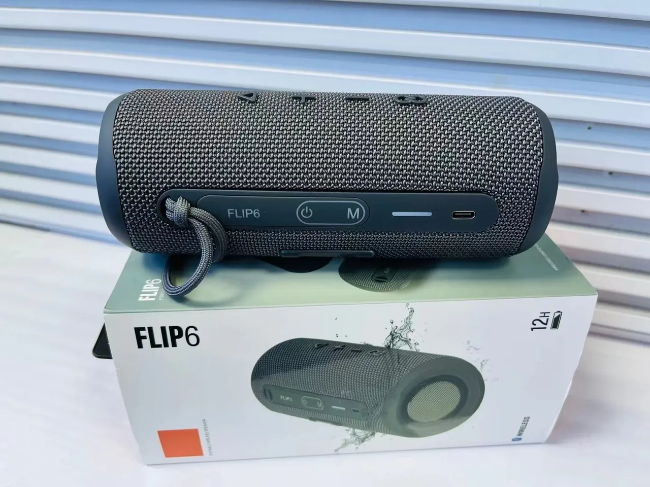 FLIP6 Army Green enceinte portable cylindrique enveloppée dans un tissu 3