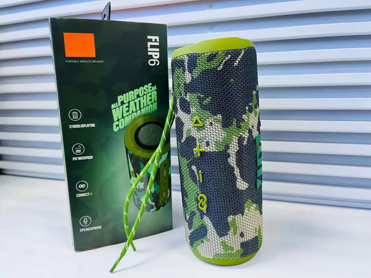 FLIP6 Army Green enceinte portable cylindrique enveloppée dans un tissu 6
