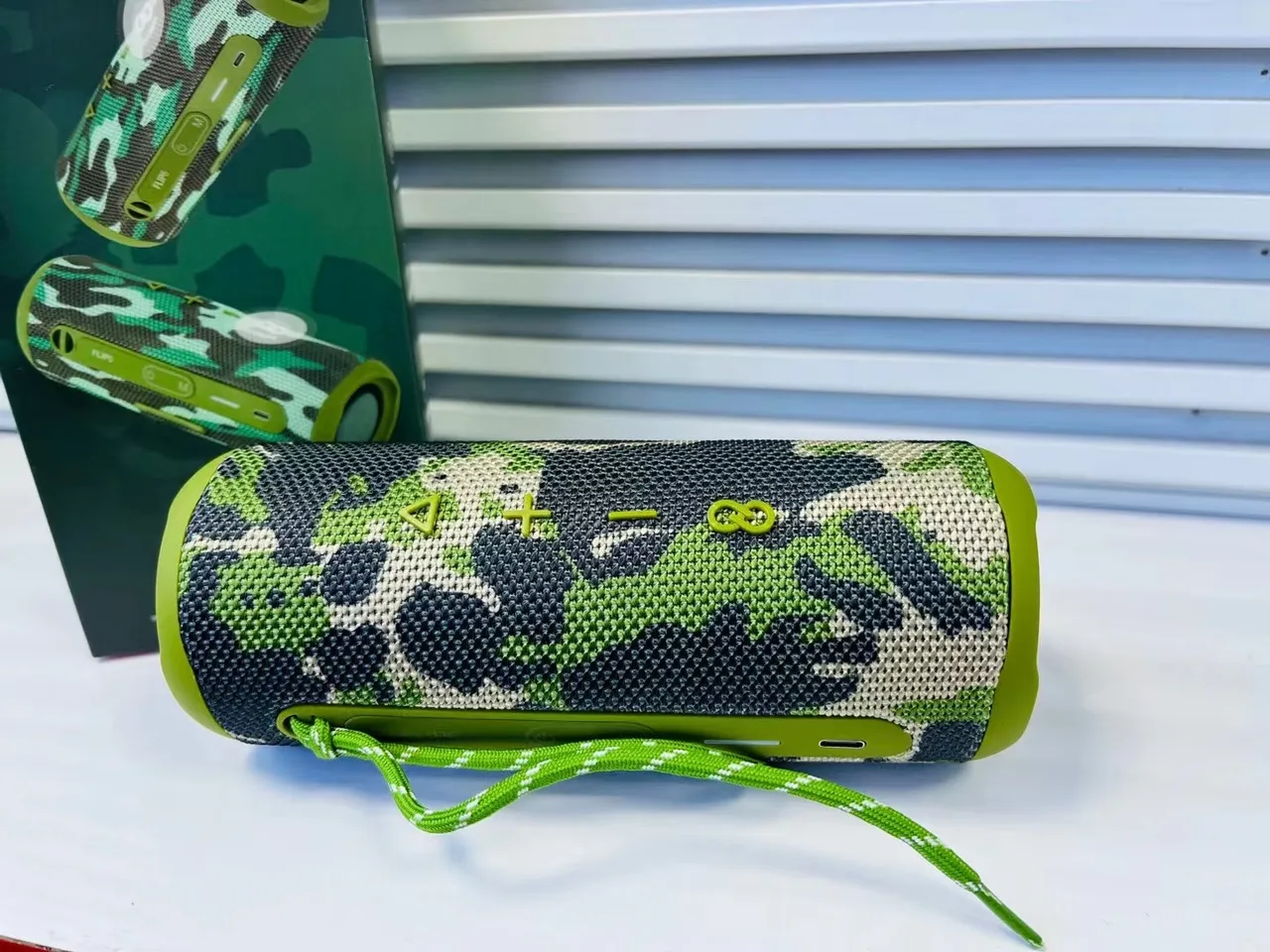 FLIP6 Army Green enceinte portable cylindrique enveloppée dans un tissu 8