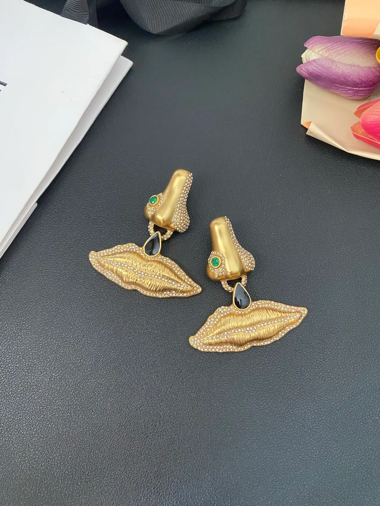 Gold Green Figurative Nose-and-Lips Motif Pavé Crystal Embellishment Earrings 7