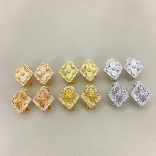 Brincos de ouro e prata com motivo floral de quadrofólio, borda incrustada de rutilos