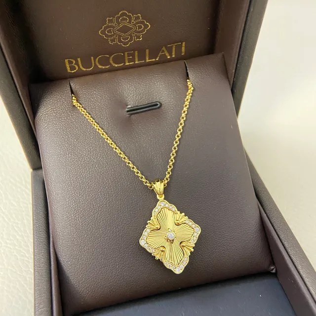 Collar de oro y plata con colgante floral de quatrefoil con piedras pavé-set 5