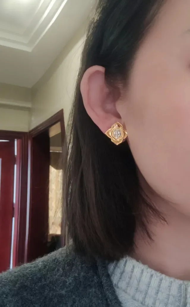 Gold-Tone Faceted Clear Stone Quatrefoil Stud Earrings 2