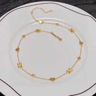 Colar com corrente de coração e estrela em tom dourado