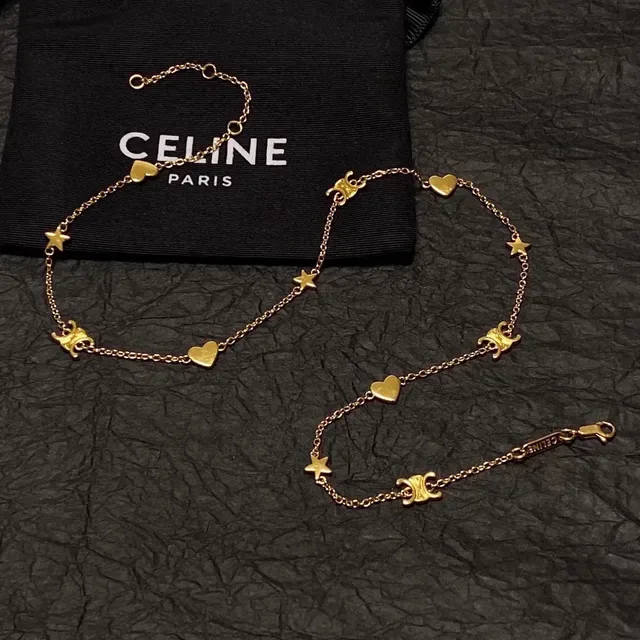 Collier chaîne avec charms de cœur et étoile en or 6