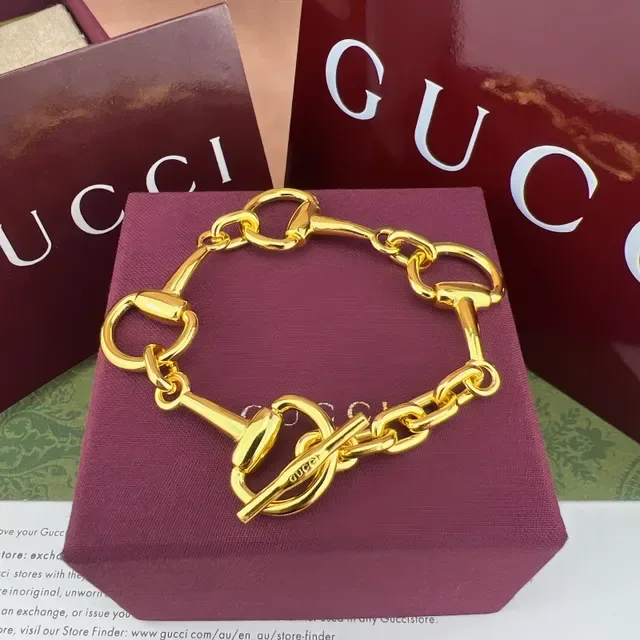 Gold-Tone Horse-Bit Link Toggle Clasp Bracelet 5