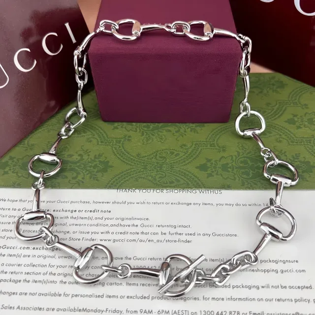 Gold-Tone Horse-Bit Link Toggle Clasp Bracelet 8