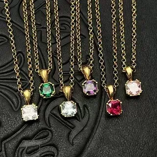 Colliers pendentifs avec gemmes de coupe carrée de ton doré et solitaire