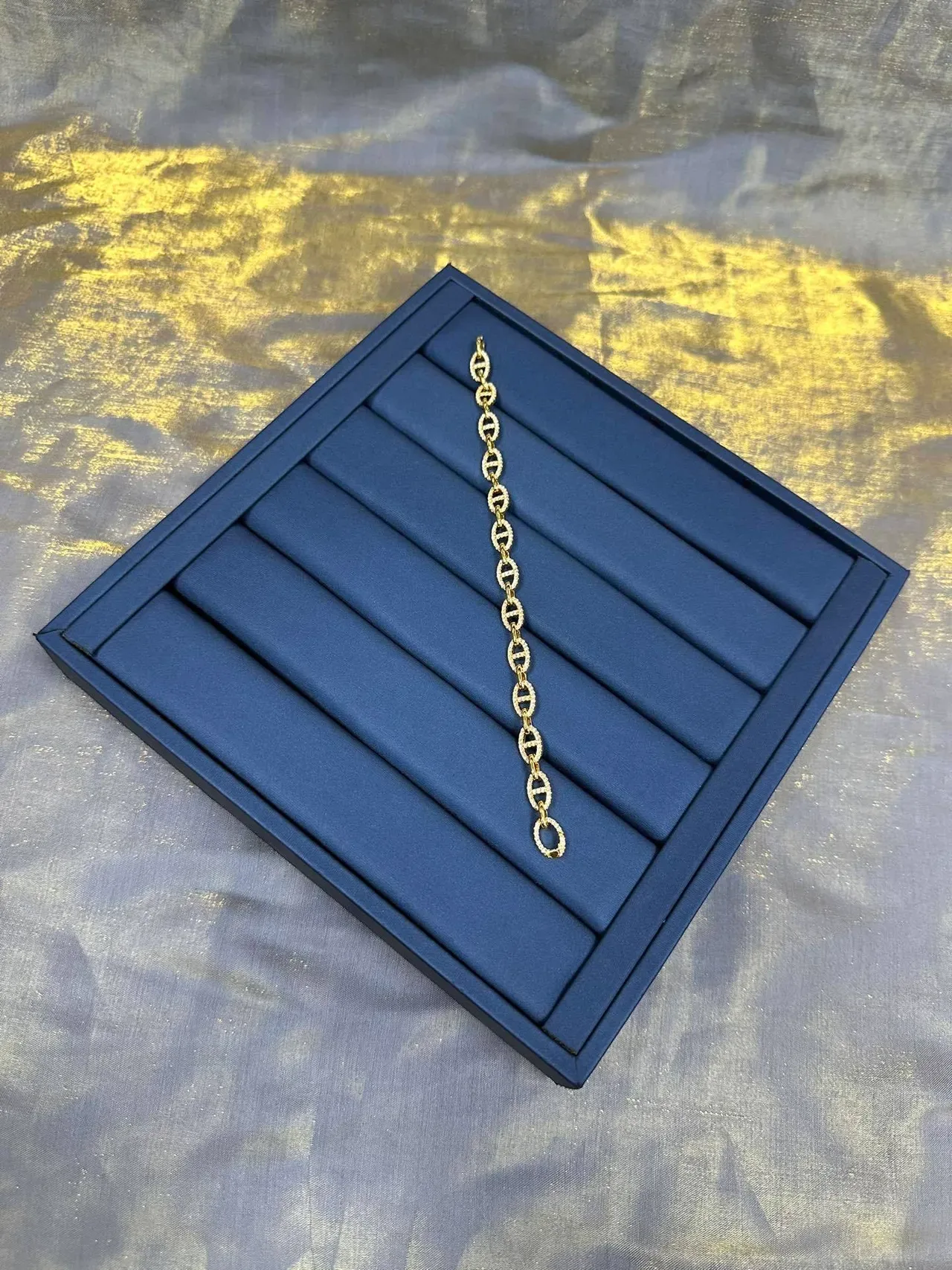 Gold-Toned Oval-Link Chain Bracelet 9