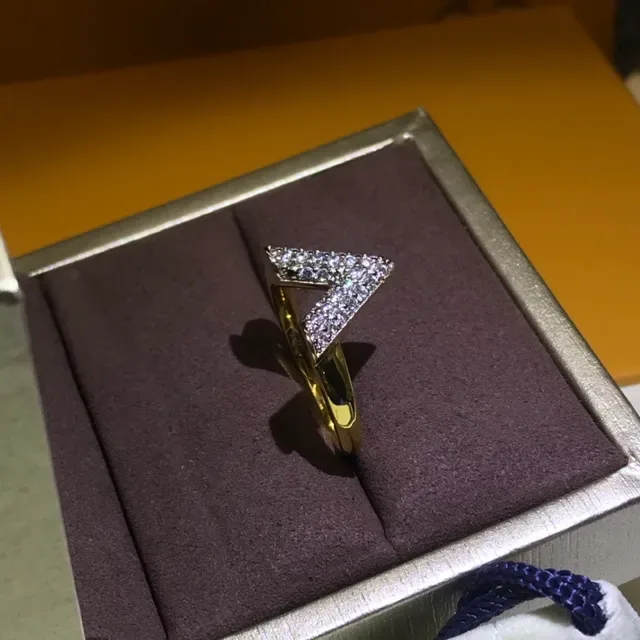 Gold V-Shaped Pavé Stone Ring 2