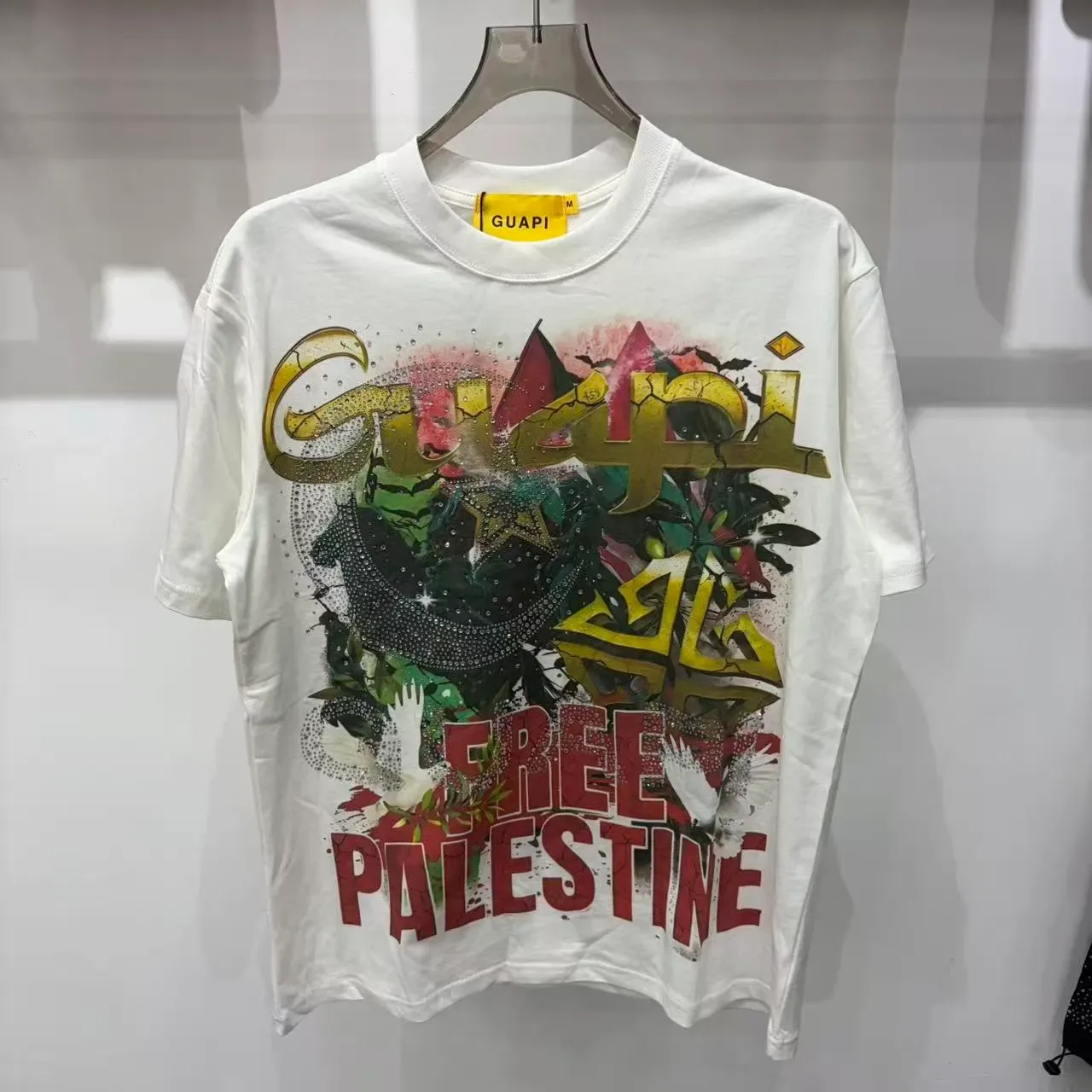 Camiseta oversized con estampado gráfico y pedrería 7