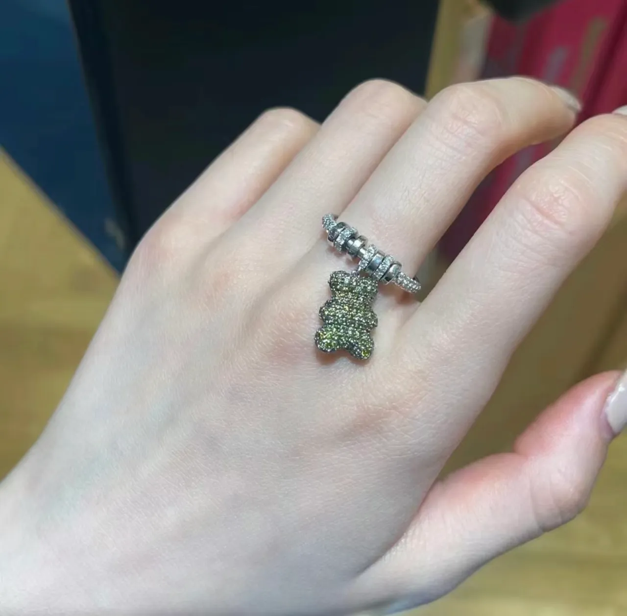 Anneau de shank avec motif étoile Pavé vert et perles 3