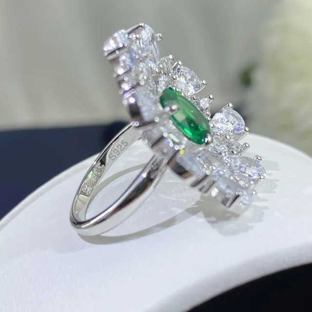Green Silver Floral Cluster Oval Center Stone Ring 4