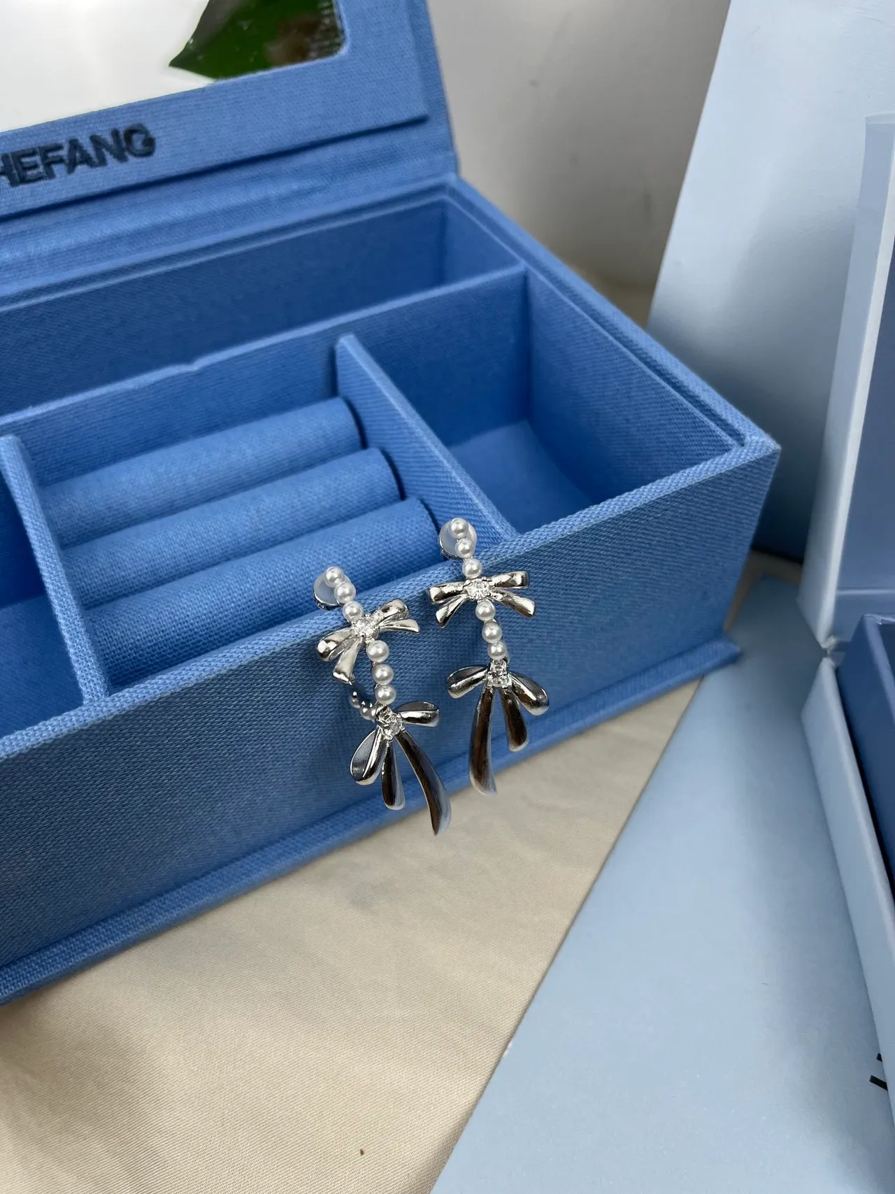 HEFANG Bow and Pearl Silver-Toned Earrings 3