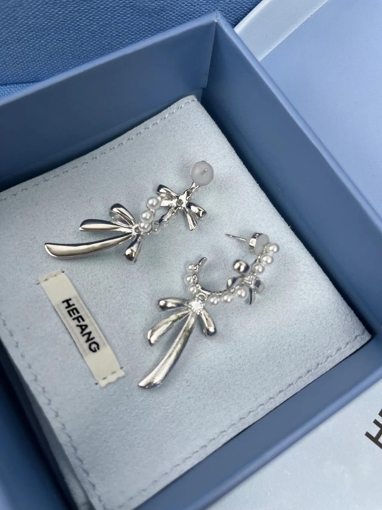 HEFANG Bow and Pearl Silver-Toned Earrings 4