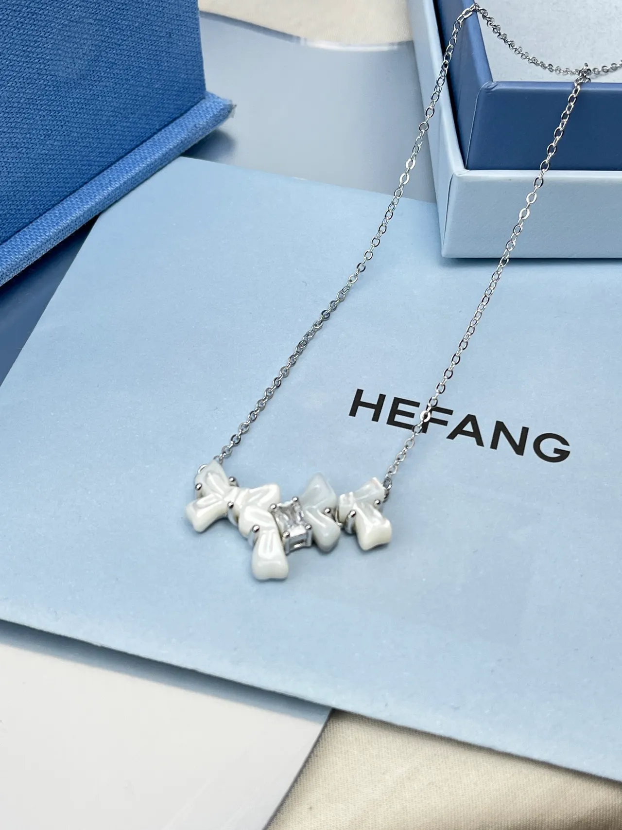 HEFANG Bow Motif Pearlized Ceramic Pendant Necklace 7