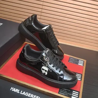Karl Lagerfeld Chaussures Lifestyle Noires à Partie Supérieure en Cuir Patenté Brillant, Semelle Épaisse à Plateforme avec Textures Rigides