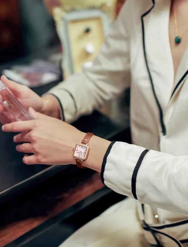 Lola Rose Mini Square Rose Gold Tone Brown Leather Quartz 手表 6