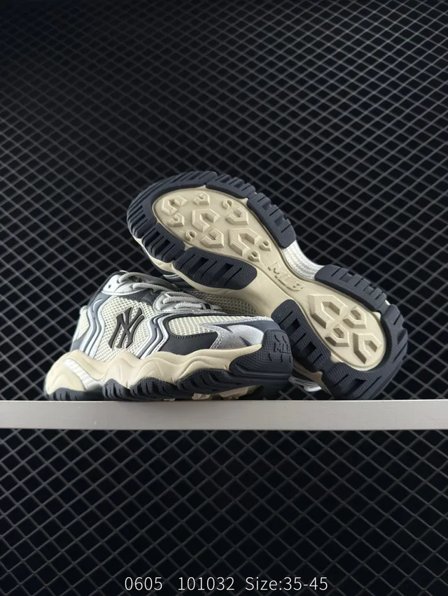 MLB Cargo Chunky New York Yankees Beige Navy Chunky Sneakers 2