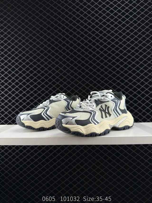 MLB Cargo Chunky New York Yankees Beige Navy Chunky Sneakers 3