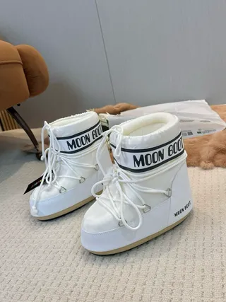 Moon Boot ক্লাসিক সাদা বরফের জুতা 4