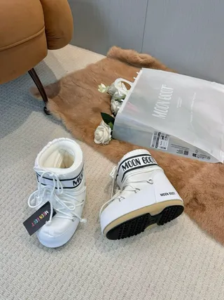 Moon Boot ক্লাসিক সাদা বরফের জুতা 6