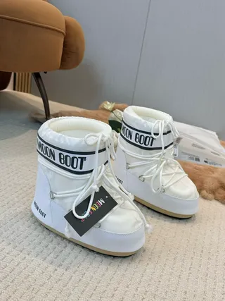 Moon Boot ক্লাসিক সাদা বরফের জুতা 8