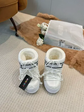 Moon Boot ক্লাসিক সাদা বরফের জুতা 9
