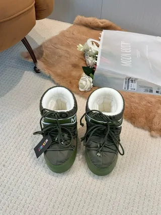 Moon Boot أخضر زيتوني كسوة بطوق خيطي أحذية ثلجية 2