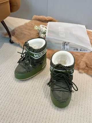 Moon Boot أخضر زيتوني كسوة بطوق خيطي أحذية ثلجية 5