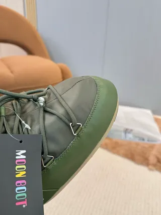 Moon Boot أخضر زيتوني كسوة بطوق خيطي أحذية ثلجية 6