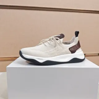 Off-White سنيكر لايف ستايل بأعلى كيت و midsole سميكة